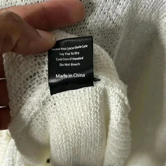 POL Light Weight Star Distressed Sweater Size S - Picture 7 of 7